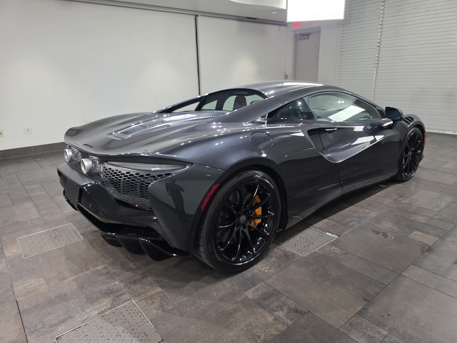 Used 2026 McLaren Artura RWD image 22