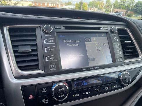 Used 2017 Toyota Highlander Limited AWD/4WD image 12
