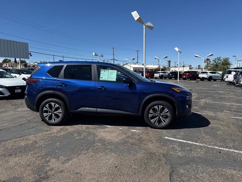 Used 2023 Nissan Rogue SV FWD image 4