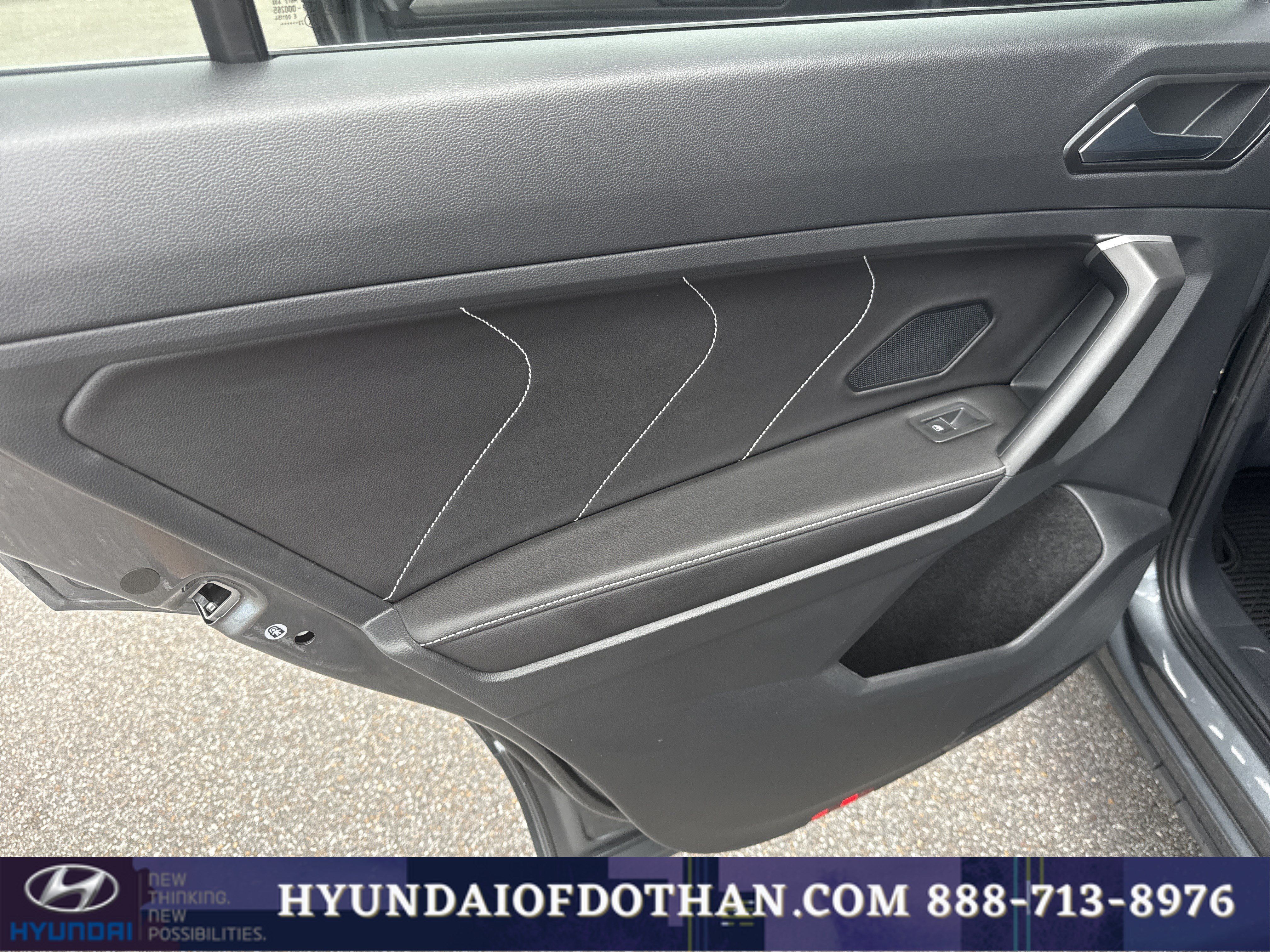 Used 2023 Volkswagen Tiguan SE FWD image 11