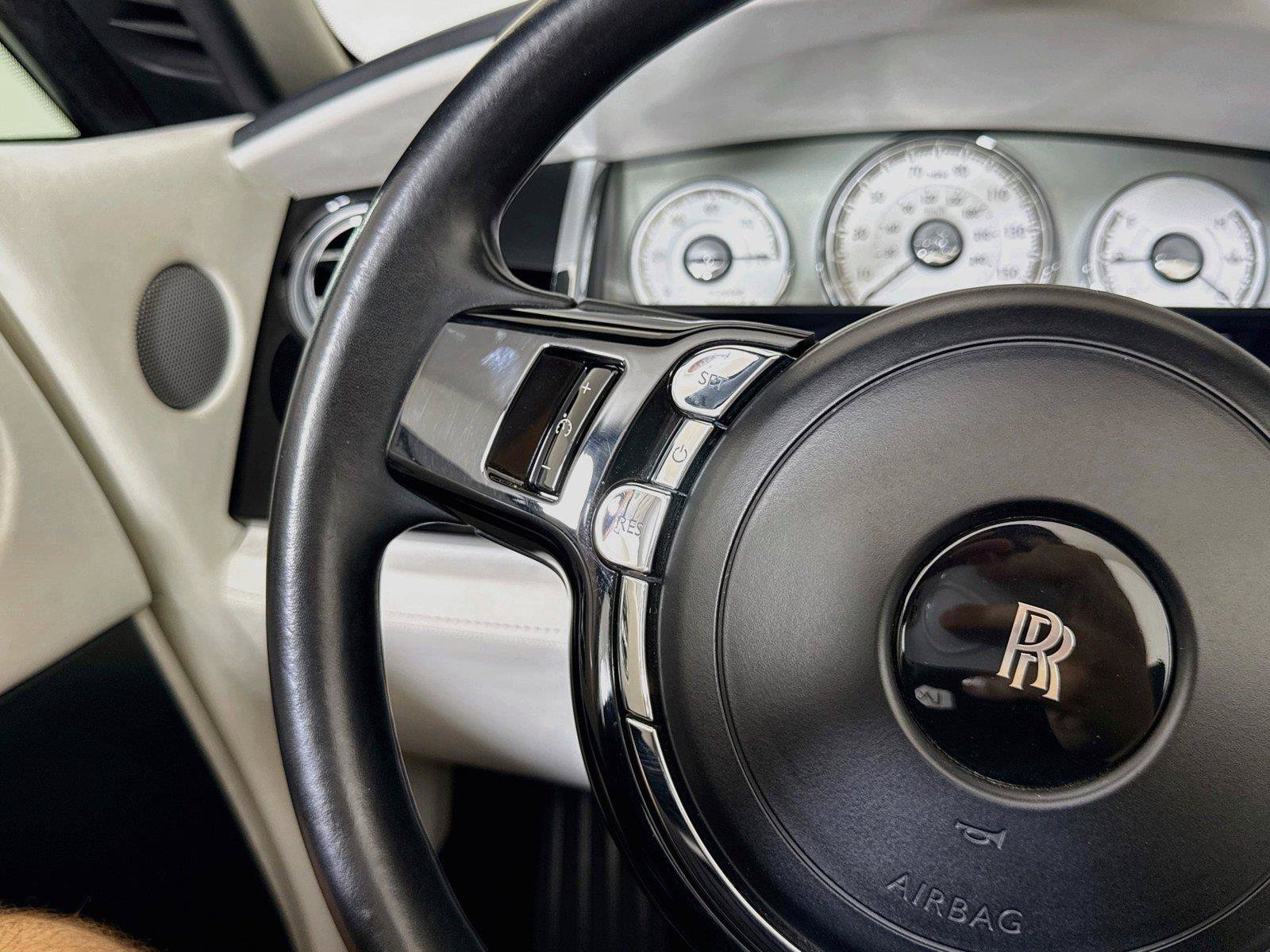 Used 2018 Rolls-Royce Dawn RWD image 22