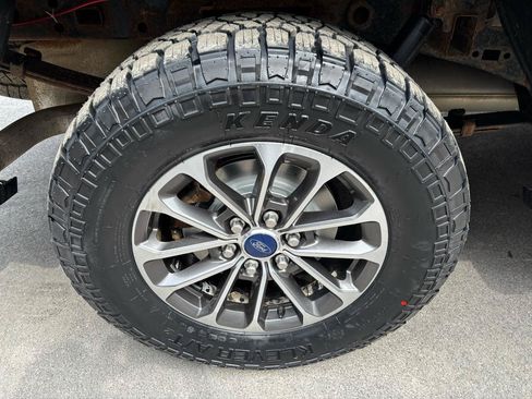 Used 2019 Ford F150 XLT w/ Equipment Group 302A Luxury AWD/4WD image 11