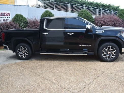 Used 2023 GMC Sierra 1500 SLT w/ SLT Premium Package AWD/4WD image 11