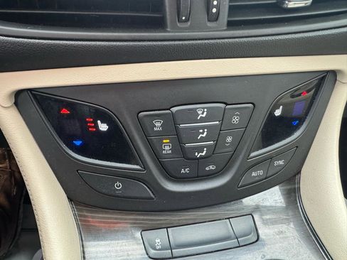 Used 2019 Buick Envision Preferred AWD/4WD image 23