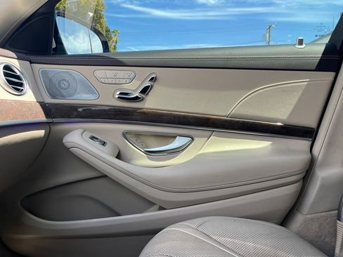 Used 2019 Mercedes-Benz S 560 Sedan image 23
