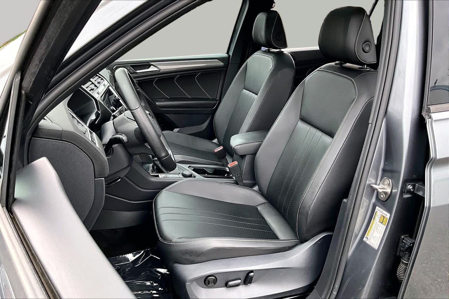 Used 2024 Volkswagen Tiguan SE R-Line AWD/4WD image 8
