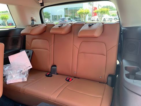 New 2026 Nissan Pathfinder Platinum FWD image 28