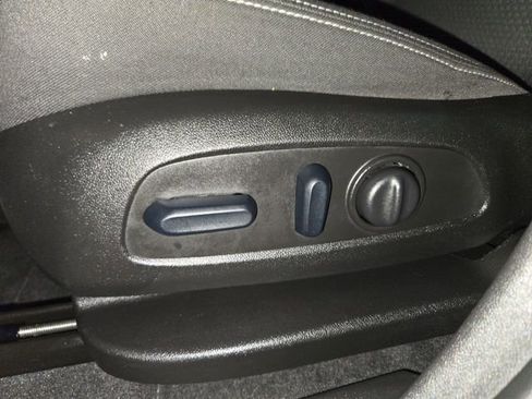 Used 2024 GMC Terrain SLE w/ Driver Convenience Package image 12