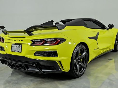 Used 2024 Chevrolet Corvette Z06 w/ Z07 Performance Package RWD image 10