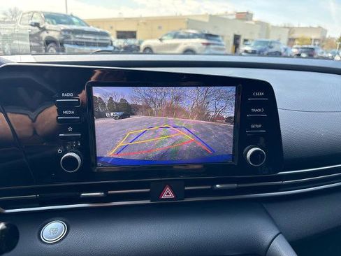 Used 2022 Hyundai Elantra SEL w/ Convenience Package FWD image 19
