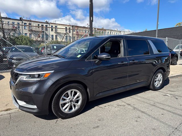 Used 2022 Kia Carnival LX FWD image 2
