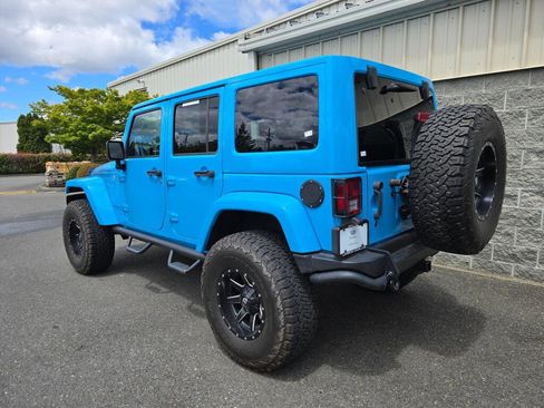 Used 2017 Jeep Wrangler Unlimited Sahara AWD/4WD image 4
