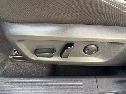 Used 2025 Nissan Rogue SV image 24