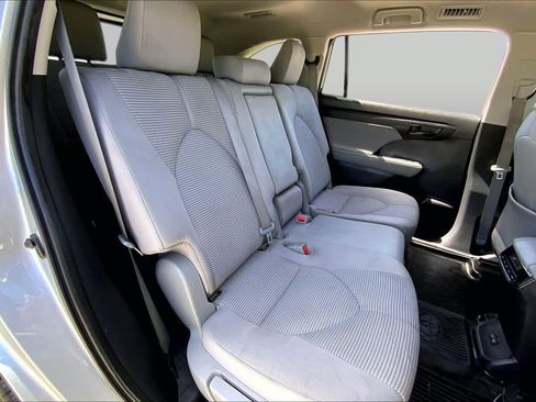 Used 2023 Toyota Highlander L FWD image 19