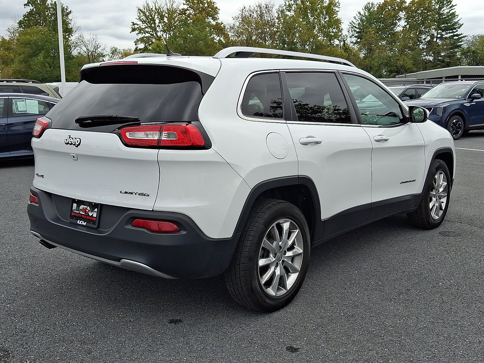 Used 2014 Jeep Cherokee Limited w/ Luxury Group AWD/4WD image 5