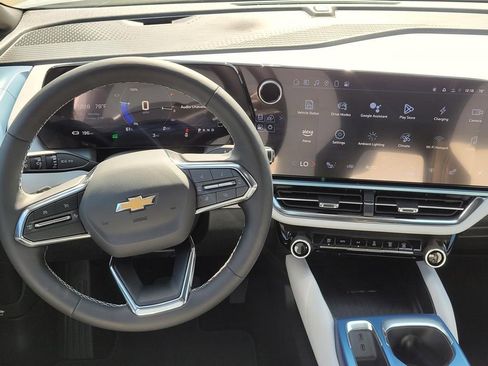 New 2025 Chevrolet Equinox EV LT image 12