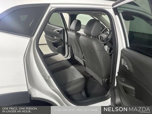 Used 2024 Chevrolet Trax LT FWD image 15