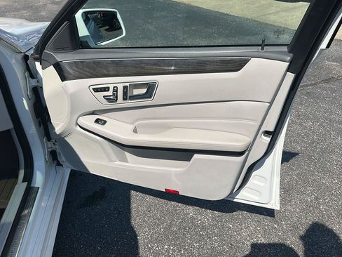 Used 2016 Mercedes-Benz E 350 4MATIC Sedan image 10