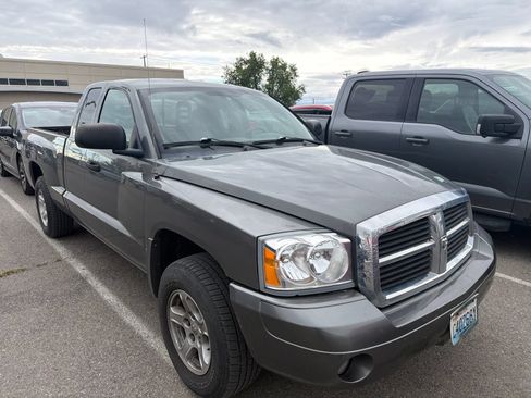 Used 2007 Dodge Dakota SLT w/ Trailer Tow Group AWD/4WD image 3