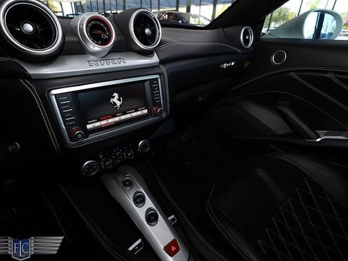 Used 2015 Ferrari California T RWD image 23