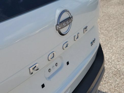 Certified 2022 Nissan Rogue SV FWD image 6