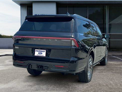 Used 2025 Lincoln Navigator L Reserve AWD/4WD image 7
