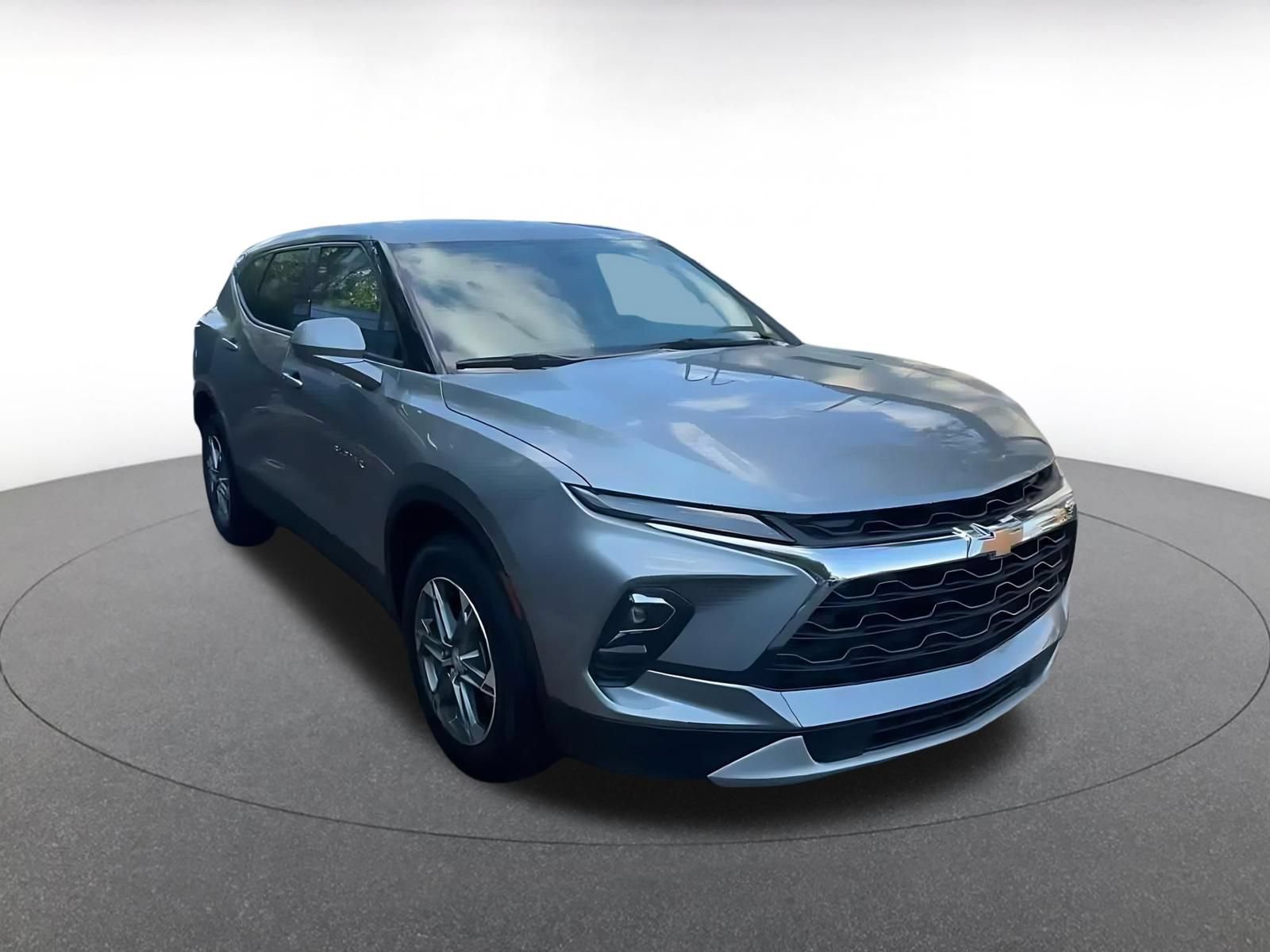 Used 2026 Chevrolet Blazer LT FWD image 3