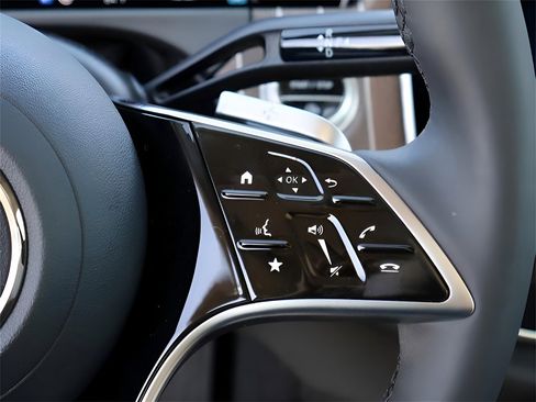 Used 2025 Mercedes-Benz E 350 4MATIC Sedan image 34