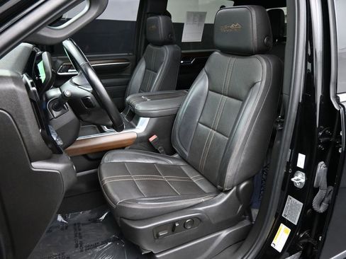 Used 2024 Chevrolet Silverado 2500 High Country w/ High Country Premium Package AWD/4WD image 18