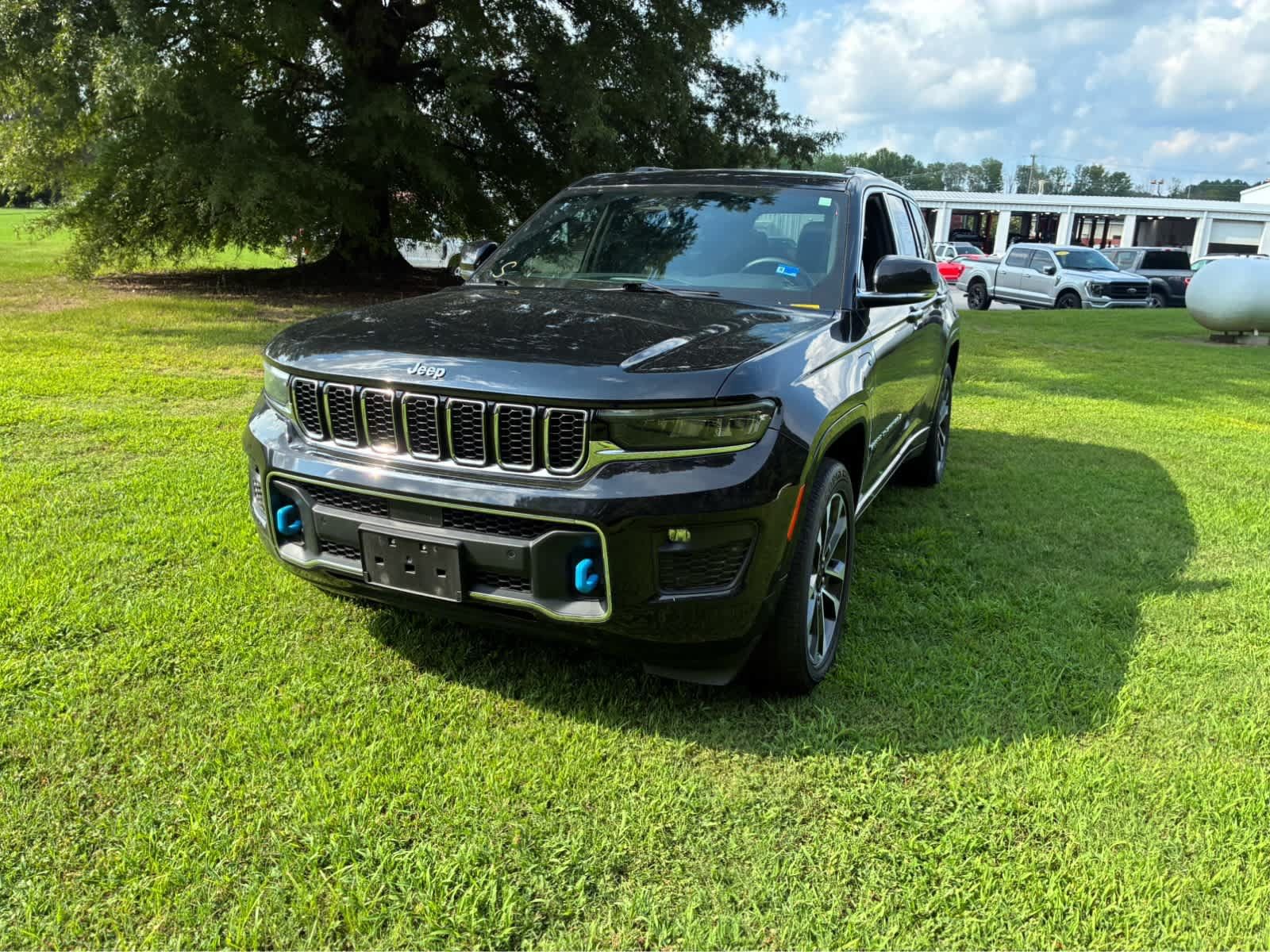 Used 2023 Jeep Grand Cherokee Overland w/ Luxury Tech Group IV AWD/4WD image 6