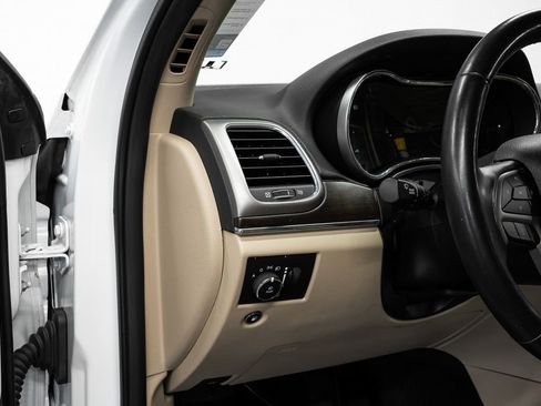 Used 2018 Jeep Grand Cherokee Limited image 23