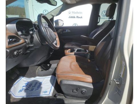Used 2017 Chrysler Pacifica Limited w/ UConnect Theater Package image 11