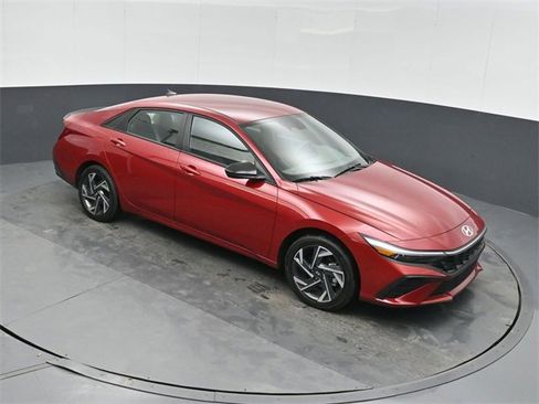 Used 2025 Hyundai Elantra SEL image 28