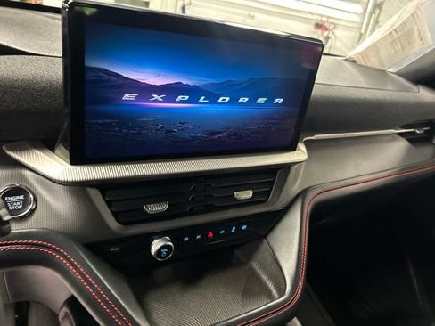 Used 2025 Ford Explorer ST-Line w/ ST-Line Street Pack AWD/4WD image 16