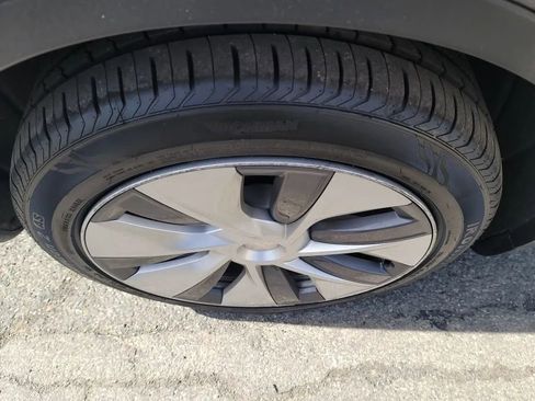 Used 2023 Tesla Model Y 2WD image 33