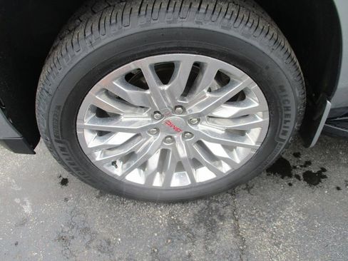 Used 2024 GMC Yukon SLT w/ SLT Luxury Package AWD/4WD image 15