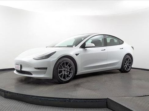 Used 2023 Tesla Model 3 Standard Range image 2