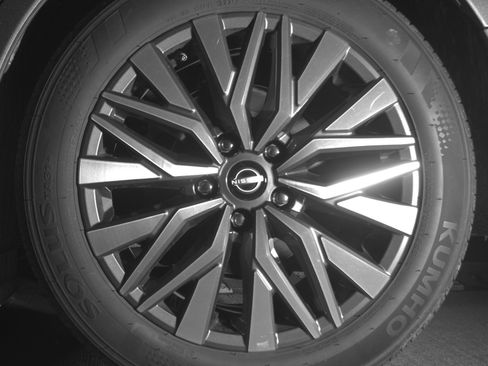 Used 2025 Nissan Altima 2.5 SV FWD image 14
