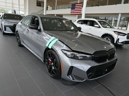 Used 2026 BMW 330i xDrive Sedan w/ M Sport Package AWD/4WD image 2