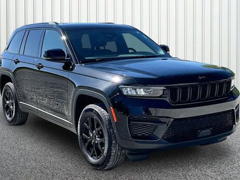 Used 2024 Jeep Grand Cherokee Altitude AWD/4WD image 1