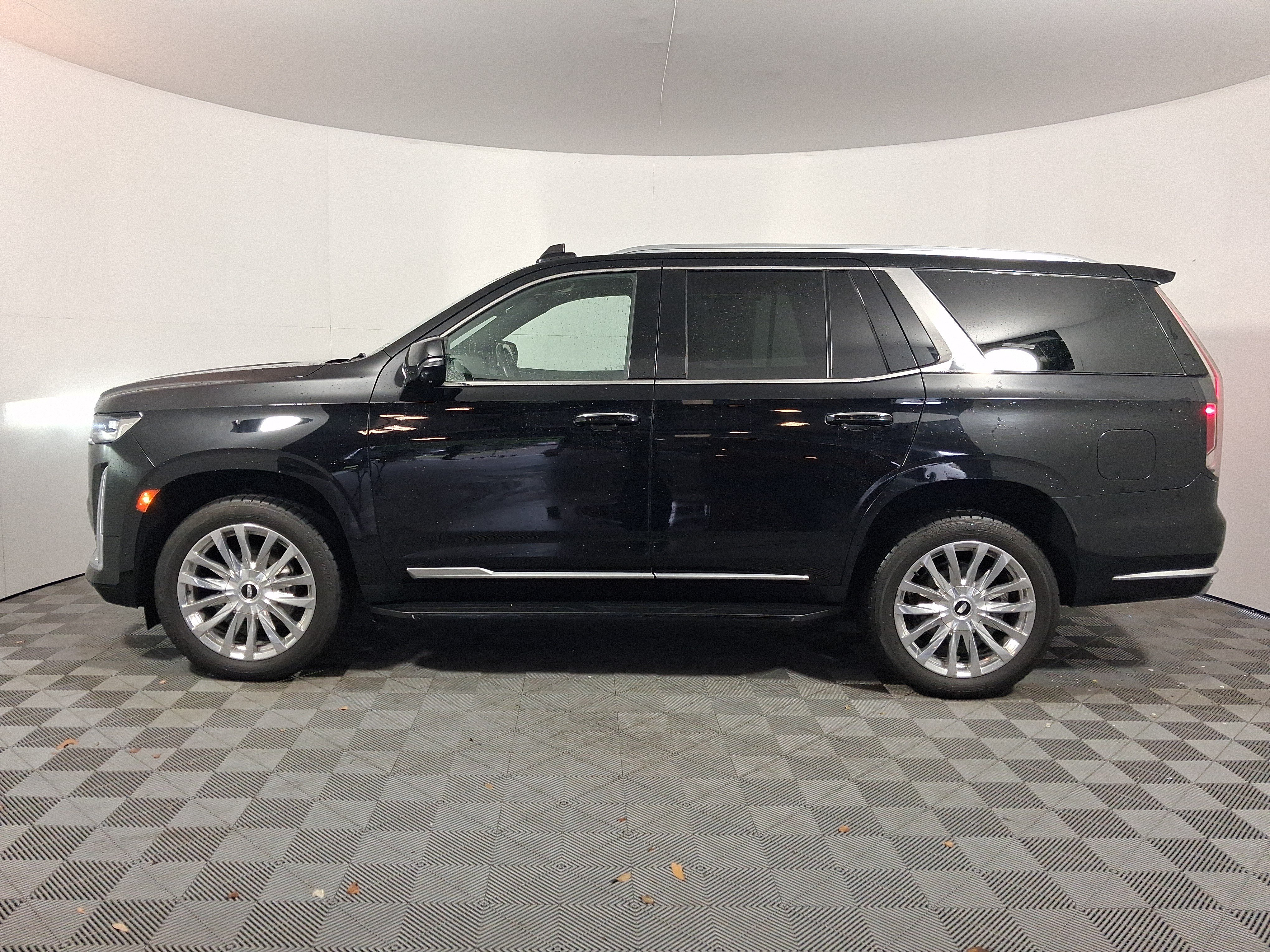 Used 2022 Cadillac Escalade Premium Luxury AWD/4WD image 7