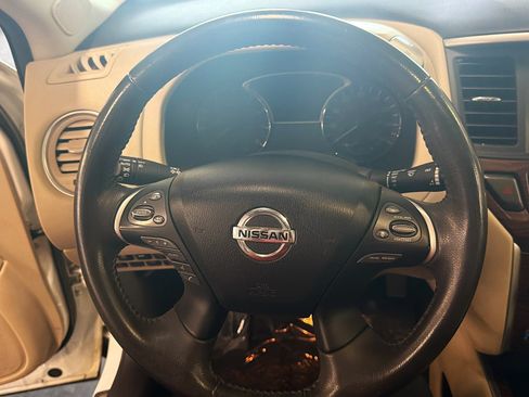 Used 2017 Nissan Pathfinder Platinum w/ Family Entertainment Package AWD/4WD image 17
