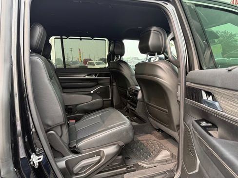 Used 2023 Jeep Wagoneer Series II w/ Convenience Group I AWD/4WD image 21