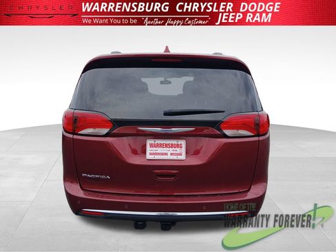 Used 2020 Chrysler Pacifica Touring-L FWD image 5
