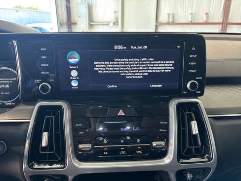 Used 2023 Kia Sorento SX AWD/4WD image 11