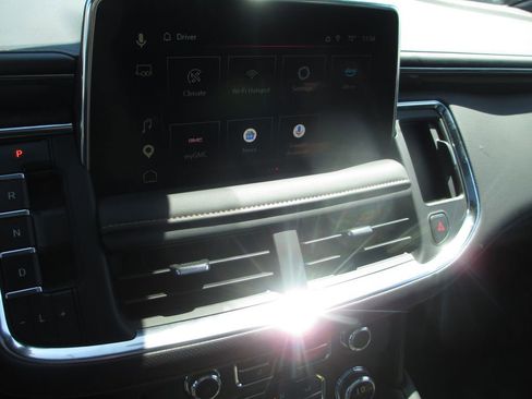 Used 2024 GMC Yukon XL AT4 w/ Technology Package AWD/4WD image 30