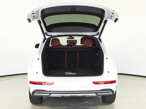 Used 2023 Audi Q5 2.0T Premium Plus w/ Premium Plus Package AWD/4WD image 10