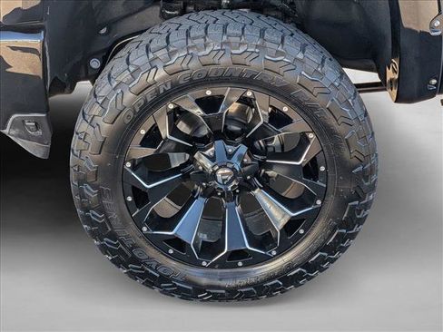 Used 2024 Chevrolet Silverado 2500 LTZ w/ LTZ Convenience Package image 9