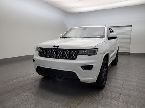 Used 2018 Jeep Grand Cherokee Altitude image 15