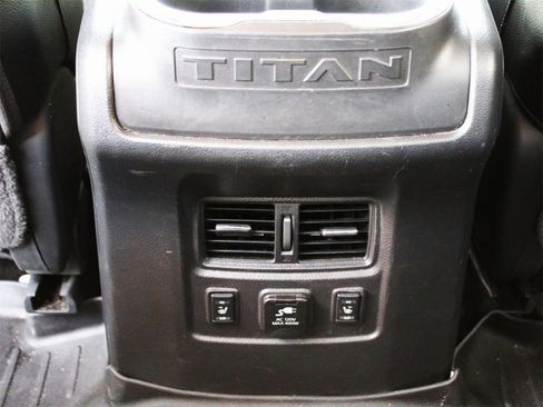 Used 2018 Nissan Titan PRO-4X w/ Pro-4x Convenience Package image 12